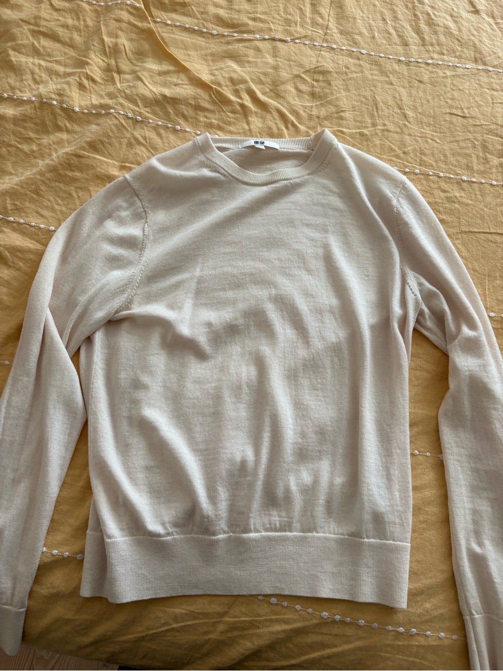 Uniqlo Light Cream Cashmere lightweight Crewneck Sweater